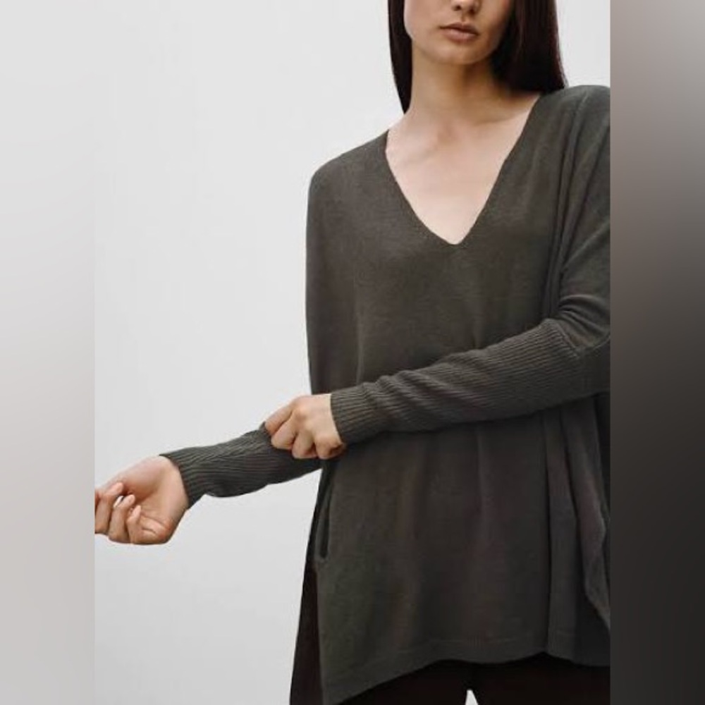Aritzia Babaton Baylor Wool Linen Blend V Neck Sweater